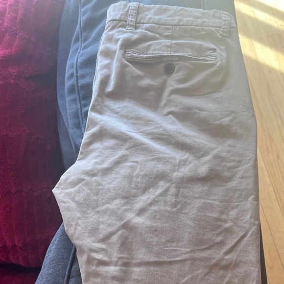 Tommy slim cut khaki pants ya no flaws like new - Picture 1 of 4